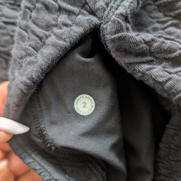 Lululemon Rippled V-Neck Pullover Women's 2 Black - Picture 3 of 9